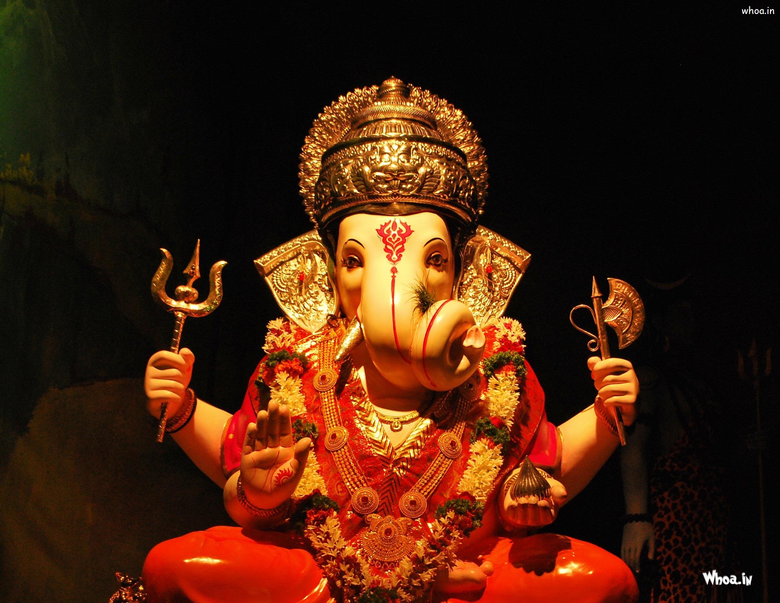 Hình nền HD của vị thần Ganesha đặt trên nền đen sẽ khiến bạn cảm thấy được sức mạnh đầy ý nghĩa của đức vị. Hãy để hình ảnh này trở thành một phần của cuộc sống của bạn, mang đến cho bạn năng lượng và sự thanh tịnh.